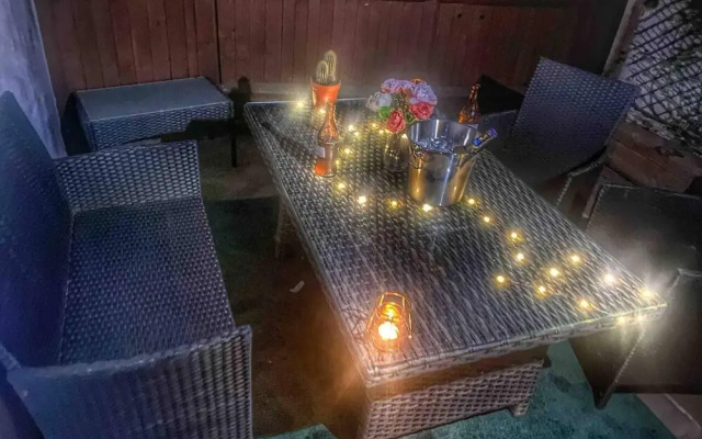 Onyx Zen, Entire Private House With Garden
