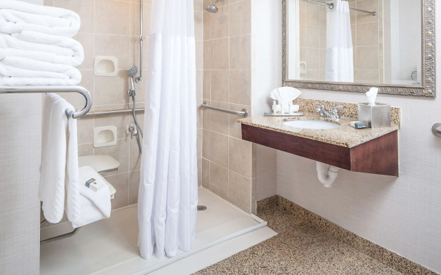 DoubleTree by Hilton Boston - Milford
