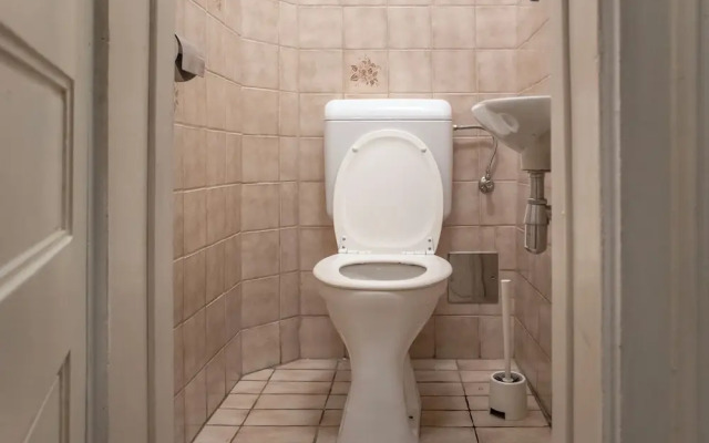 2BR Apt Near AKH Hospital With WiFi