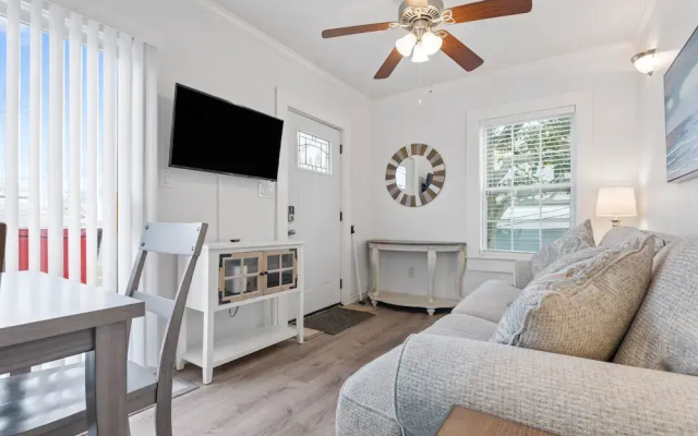Bungalow On Ave O 1 Bedroom Home