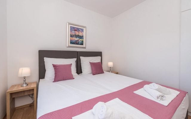 Apartment Gabriel 220m from the beach