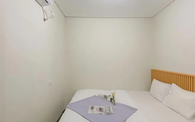 Cozy And Homey 2Br At Nifarro Park Apartment