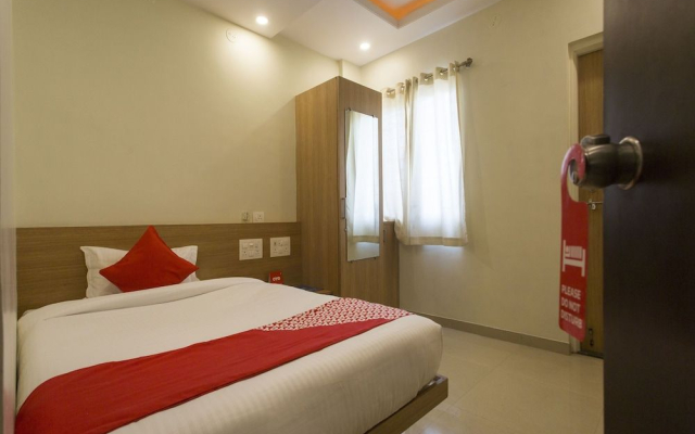 OYO 11566 Shree Swami Apartment