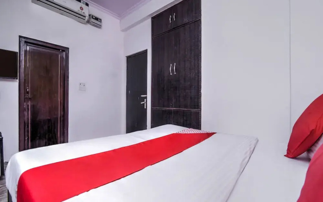 OYO 22321 Nitin Palace Guest House