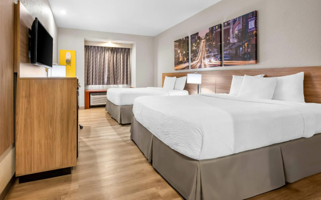 Days Inn by Wyndham near Kansas Speedway