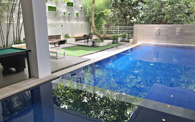 Anton's Loft Designer Resort Pansol