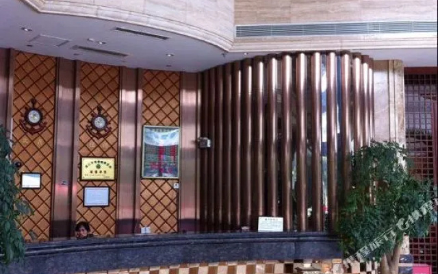 Huashan Business Hotel