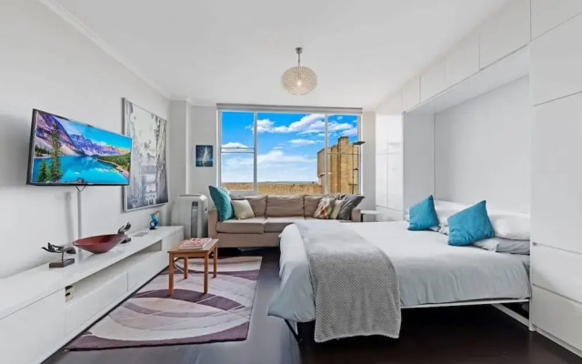 Centennial Park Light Filled Modern Studio