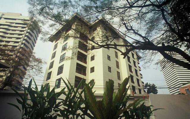 Отель Gardengrove Suites Бангкок вид на фасад