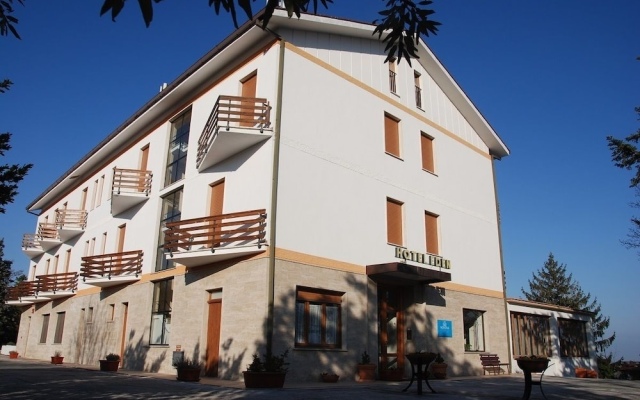 Hotel Eden Сарнано вид на фасад