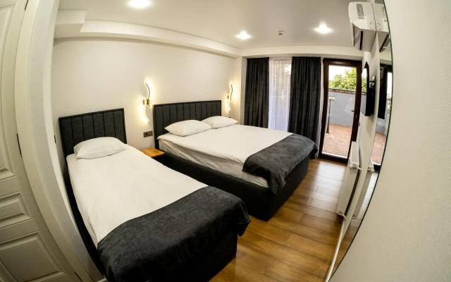 Standard Triple room · Hotel Urban Blis — photo 4