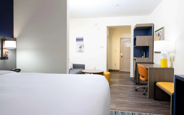 Comfort Suites Oil Center