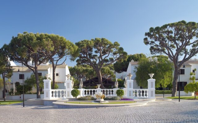 Отель Pine Cliffs Ocean Suites, a Luxury Collection Resort & Spa вид на фасад