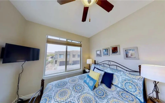 Entrada 673 - 4 Br townhouse by RedAwning