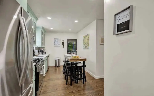 Southern Charm - Near Main With Hot Tub