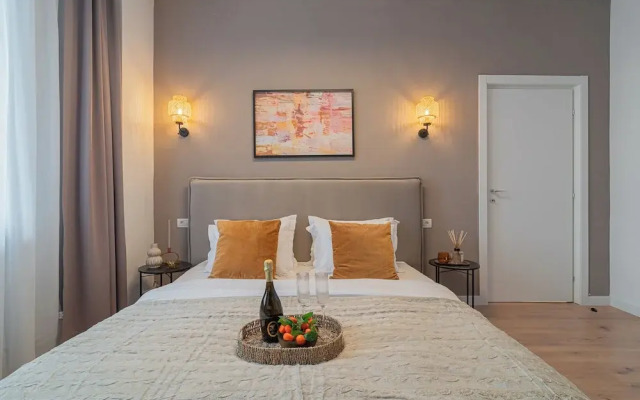 Loggia & Luxe 4BR Penthouse in Universitatii Area