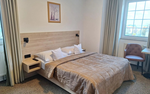 Hotel Avion