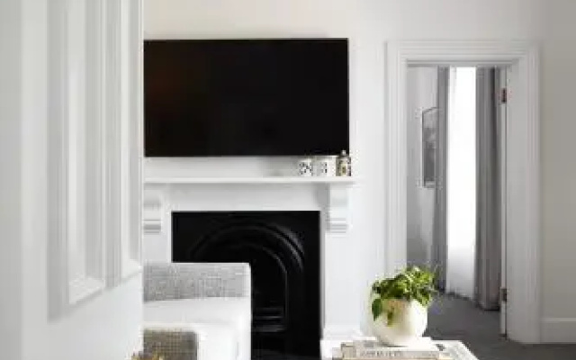 Alphen Drive