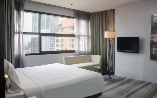 Holiday Inn Bangkok Sukhumvit by IHG