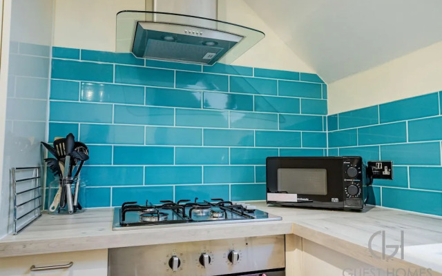 Host Stay Chichester Close