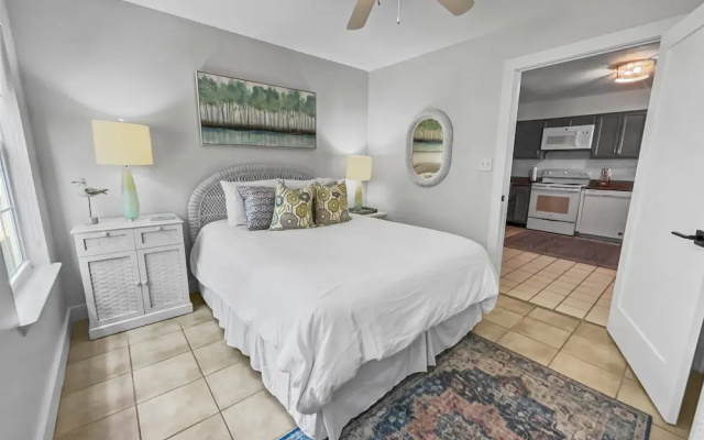 Sunseekers - 2 - 2 Br condo by RedAwning