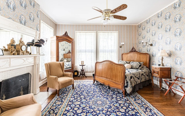Vrooman Mansion B&B