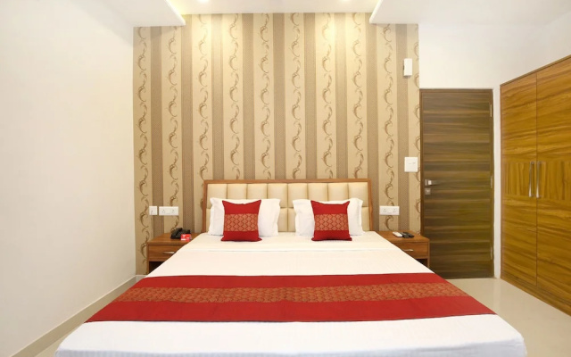 OYO 14392 Hotel Pearl wood