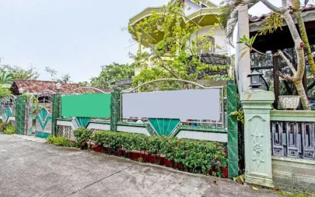 SPOT ON 92188 Ndalem Eyang Guesthouse Syariah