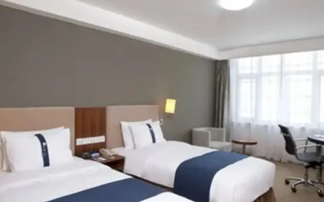 Tianjin Binhai Saint Light Hotel