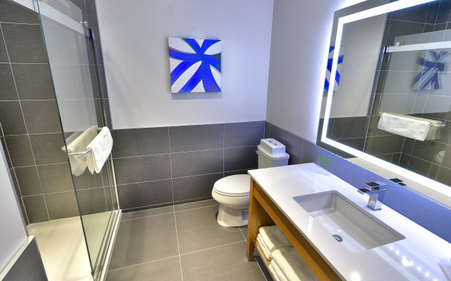 Holiday Inn Express And Suites Vaudreuil Dorion