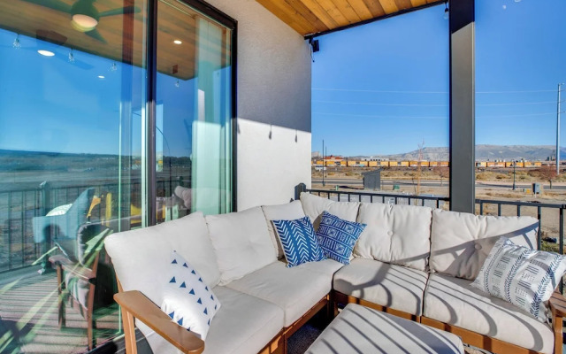 Mtn-view Balcony: Riverside Grand Junction Home!