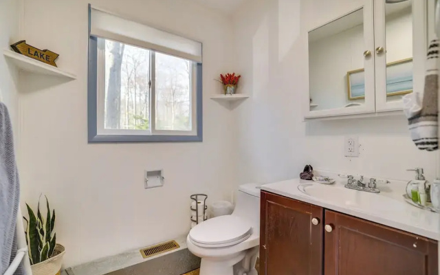 Private Hot Tub & Game Room: Pocono Family Cabin!