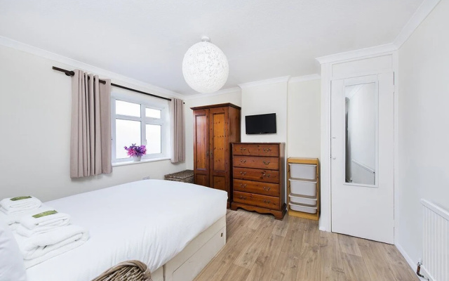 Cosy 2BR House With Patio Garden In Plaistow