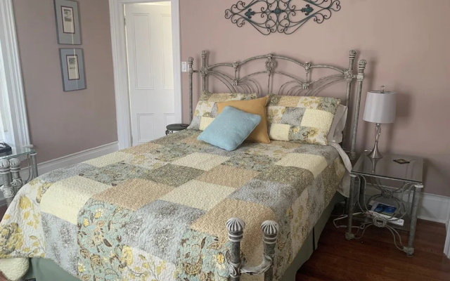 Nap N Nosh Bed and Breakfast
