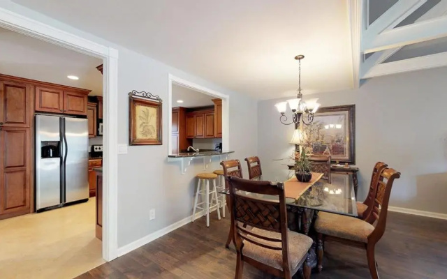 646 Queens Grant