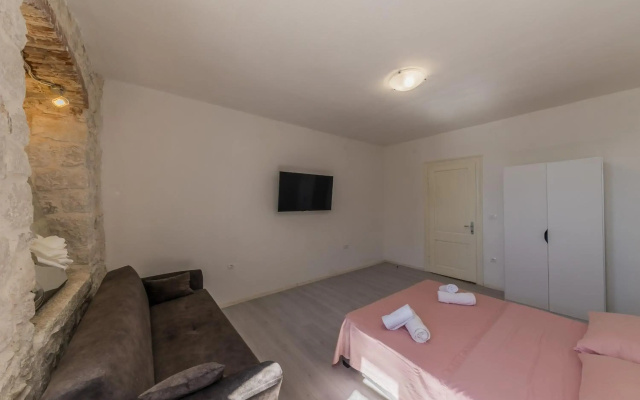 A1 - Spacious apt on the Seafront With Terrace
