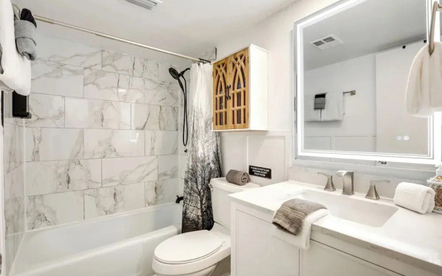 Stylish & Walkable! Pet-friendly St Augustine Gem!