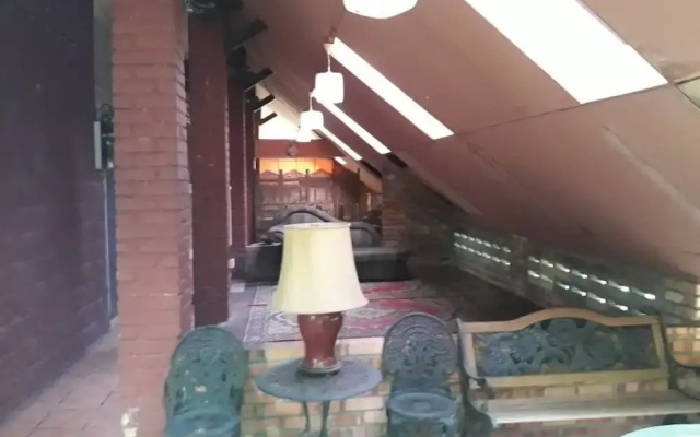 Le Chateau de Puah HomeStay