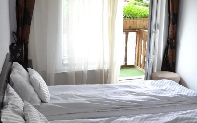 Chic City Rooms