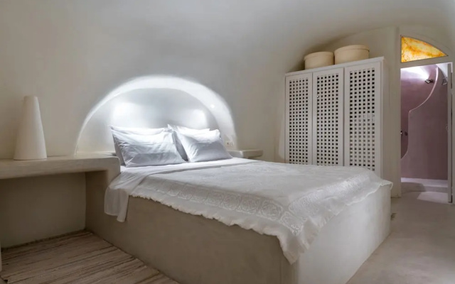 Christina's Cave House