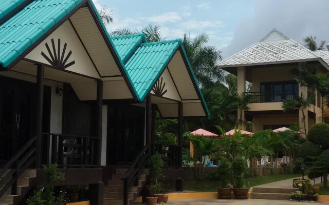 Отель Ao Thai Bangsare Resort 2 вид на фасад