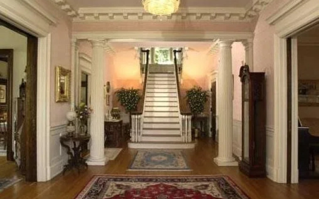 Federal Crest Inn Bed & Breakfast