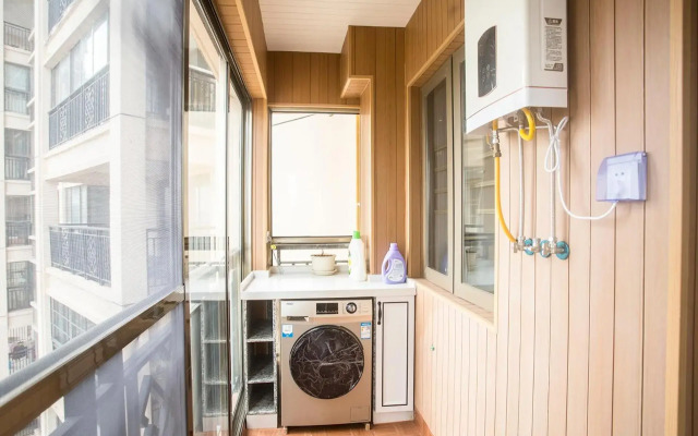 Locals Apartment Place 28