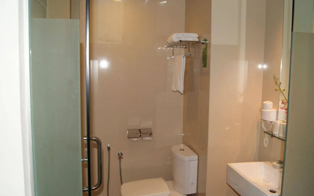 Bathroom · Kuala Lumpur — photo 8