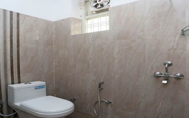 OYO 14854 VMS Royal Inn