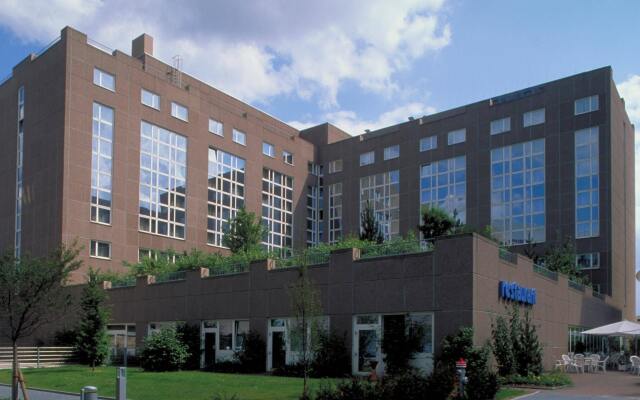 Отель Novotel Frankfurt City вид на фасад