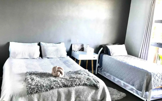 Modern comfort, central 2 bedroom apartment