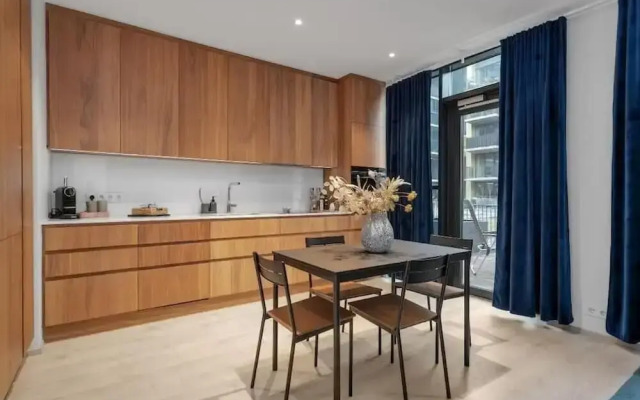 Premium Downtown Queen Apartment KARTULI