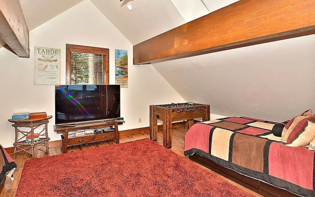 5BR 4BA Lake Tahoe Luxury Vacation Rental by RedAwning