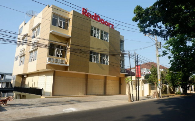 RedDoorz near Akademi Kepolisian Semarang